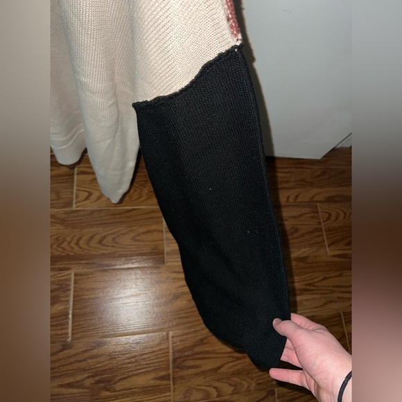 Sweater - Picture 4 of 9